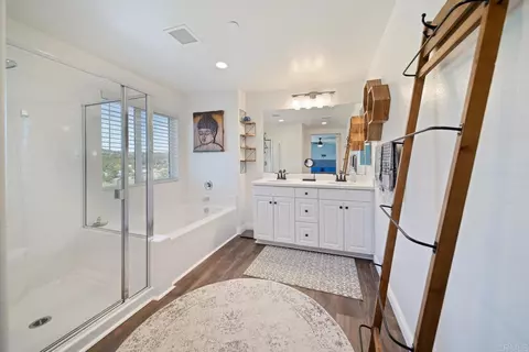 Bath - 35534 Asturian Way, Fallbrook, CA 92028 photo 4 of 4
