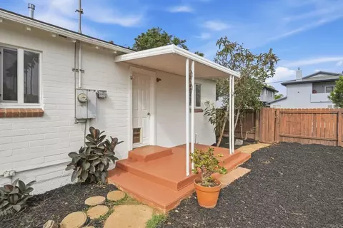 Exterior - 1902 S Freeman St, Oceanside, CA 92054 photo 1 of 7
