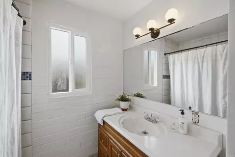Bath - 1902 S Freeman St, Oceanside, CA 92054 photo 1 of 1