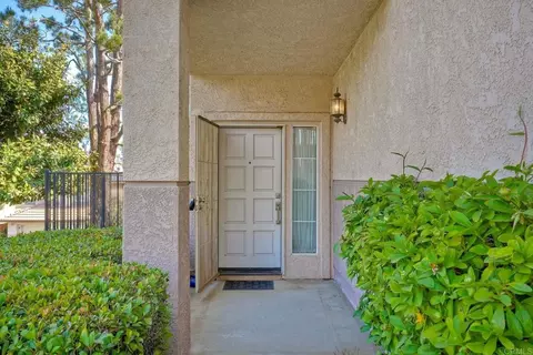 Entry Way - 32033 Arlington Cir, Bonsall, CA 92003 photo 1 of 1