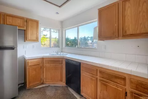 Kitchen - 32033 Arlington Cir, Bonsall, CA 92003 photo 2 of 3