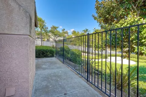 Exterior - 32033 Arlington Cir, Bonsall, CA 92003 photo 5 of 10