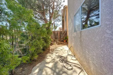 Exterior - 32033 Arlington Cir, Bonsall, CA 92003 photo 2 of 10