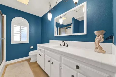 Bath - 4057 Ladera Vis, Fallbrook, CA 92028 photo 5 of 7