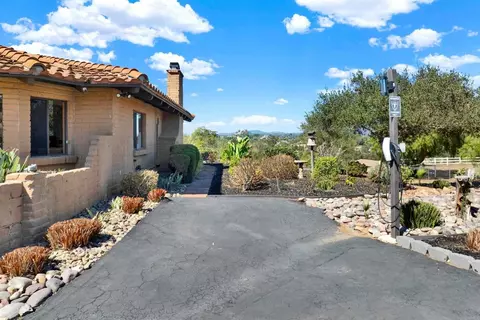 Exterior - 4057 Ladera Vis, Fallbrook, CA 92028 photo 10 of 14
