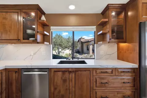 Kitchen - 4057 Ladera Vis, Fallbrook, CA 92028 photo 3 of 7