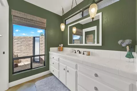 Bath - 4057 Ladera Vis, Fallbrook, CA 92028 photo 1 of 7