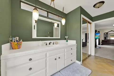 Bath - 4057 Ladera Vis, Fallbrook, CA 92028 photo 2 of 7