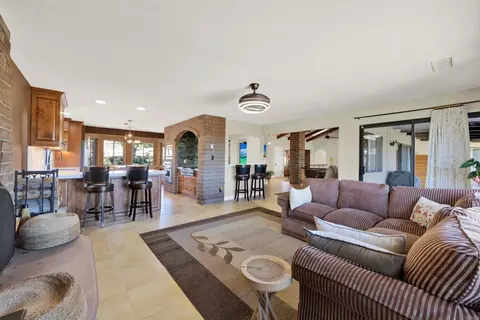Living - 4057 Ladera Vis, Fallbrook, CA 92028 photo 5 of 10
