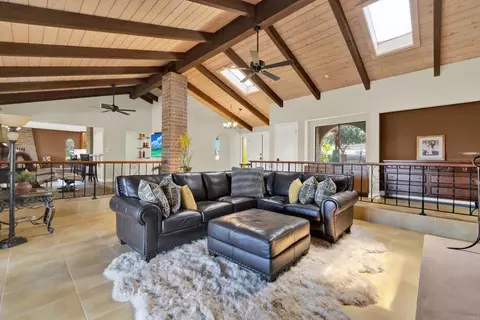Living - 4057 Ladera Vis, Fallbrook, CA 92028 photo 2 of 10