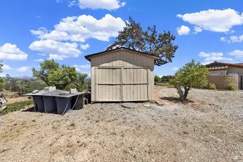 Exterior - 4057 Ladera Vis, Fallbrook, CA 92028 photo 8 of 14