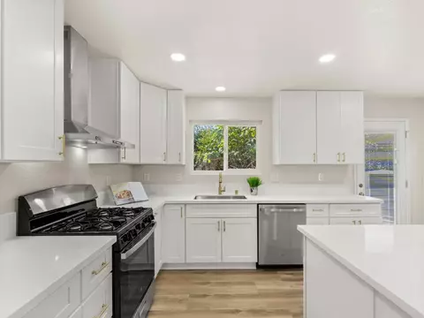 Kitchen - 1004 Santa Margarita Dr, Fallbrook, CA 92028 photo 2 of 3