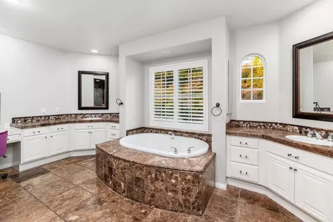 Bath - 1459 Lighthouse Rd, San Marcos, CA 92078 photo 2 of 4