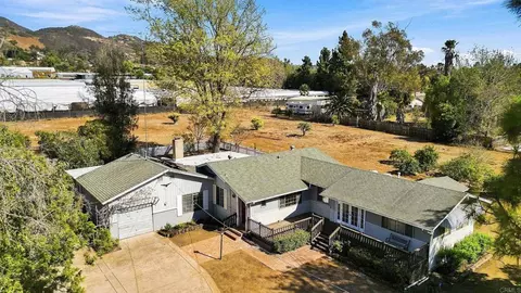 View/Area - 1045 Warmlands Ave, Vista, CA 92084 photo 7 of 9