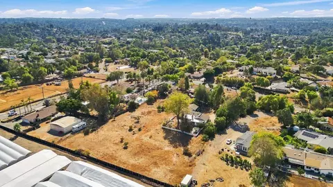 View/Area - 1045 Warmlands Ave, Vista, CA 92084 photo 6 of 9