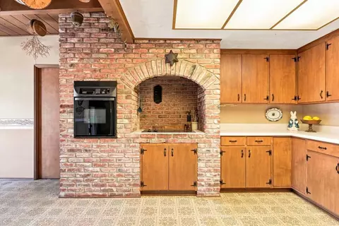 Kitchen - 1045 Warmlands Ave, Vista, CA 92084 photo 5 of 6