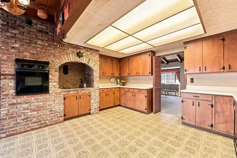 Kitchen - 1045 Warmlands Ave, Vista, CA 92084 photo 3 of 6