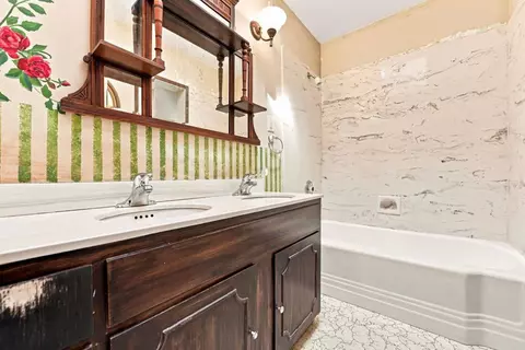Bath - 1045 Warmlands Ave, Vista, CA 92084 photo 4 of 5
