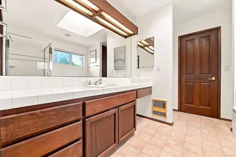 Bath - 1045 Warmlands Ave, Vista, CA 92084 photo 1 of 5