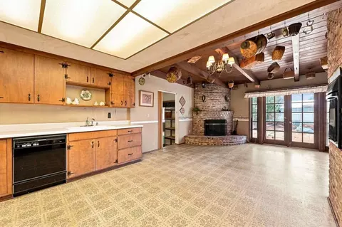 Kitchen - 1045 Warmlands Ave, Vista, CA 92084 photo 2 of 6