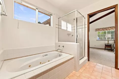 Bath - 1045 Warmlands Ave, Vista, CA 92084 photo 2 of 5