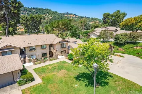 View/Area - 4129 Cyprus Island Ct, Fallbrook, CA 92028 photo 2 of 4
