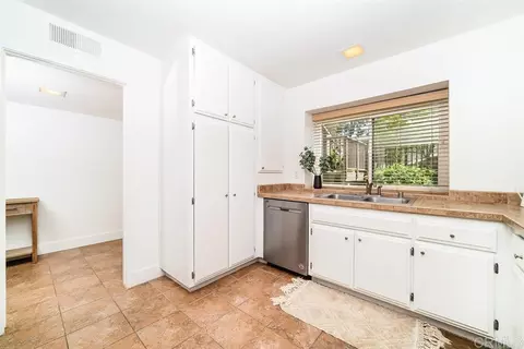 Kitchen - 4129 Cyprus Island Ct, Fallbrook, CA 92028 photo 3 of 5