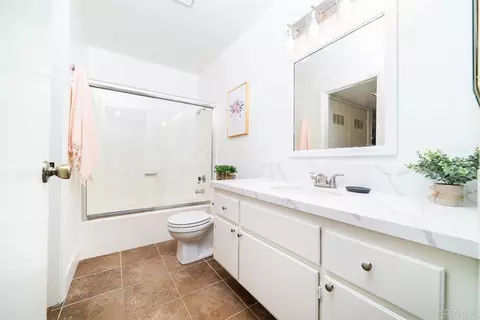Bath - 4129 Cyprus Island Ct, Fallbrook, CA 92028 photo 1 of 2