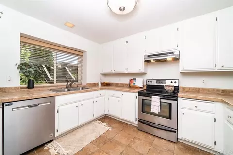 Kitchen - 4129 Cyprus Island Ct, Fallbrook, CA 92028 photo 1 of 5