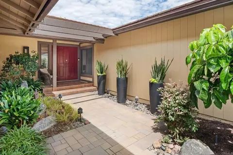 Exterior - 2521 Ardath Ct, La Jolla, CA 92037 photo 2 of 16
