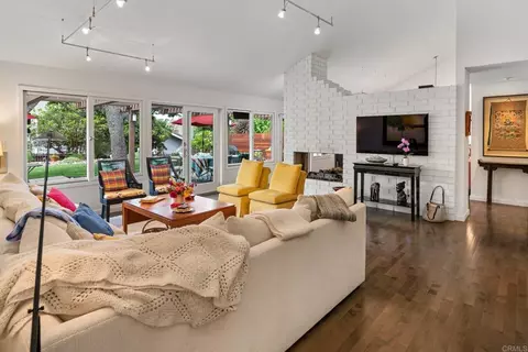 Living - 2521 Ardath Ct, La Jolla, CA 92037 photo 1 of 4