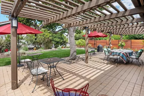 Exterior - 2521 Ardath Ct, La Jolla, CA 92037 photo 11 of 16