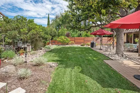 Exterior - 2521 Ardath Ct, La Jolla, CA 92037 photo 9 of 16