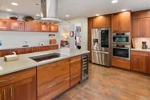 Kitchen - 2521 Ardath Ct, La Jolla, CA 92037 photo 8 of 9