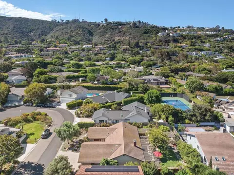 View/Area - 2521 Ardath Ct, La Jolla, CA 92037 photo 2 of 6