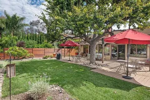 Exterior - 2521 Ardath Ct, La Jolla, CA 92037 photo 10 of 16