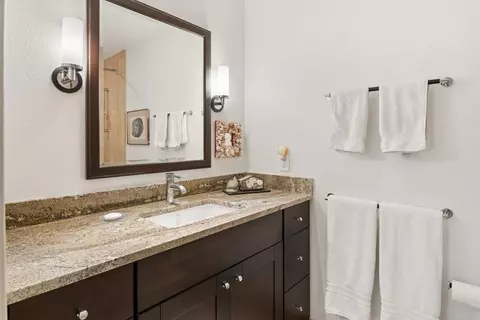 Bath - 2521 Ardath Ct, La Jolla, CA 92037 photo 4 of 6