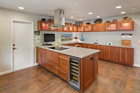 Kitchen - 2521 Ardath Ct, La Jolla, CA 92037 photo 7 of 9