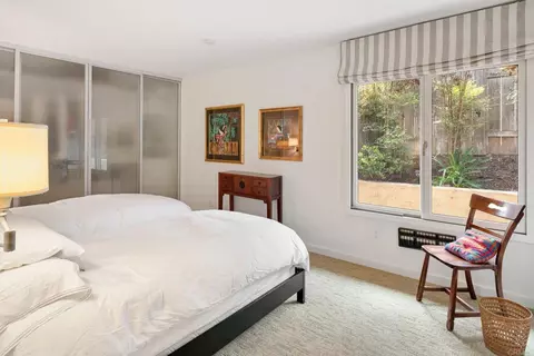 Bedroom - 2521 Ardath Ct, La Jolla, CA 92037 photo 6 of 7
