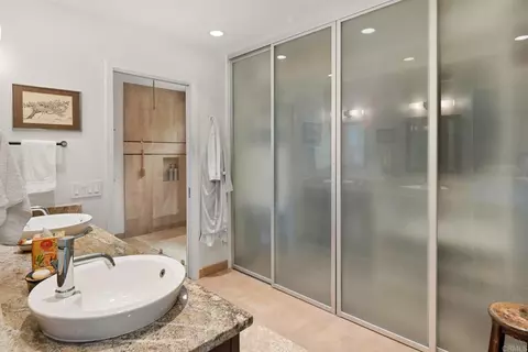 Bath - 2521 Ardath Ct, La Jolla, CA 92037 photo 1 of 6
