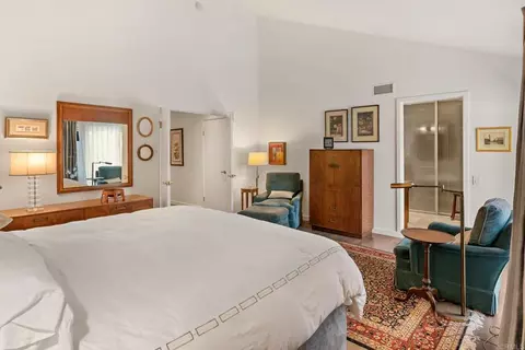 Bedroom - 2521 Ardath Ct, La Jolla, CA 92037 photo 3 of 7