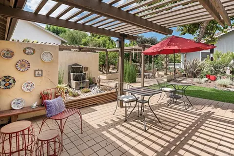Exterior - 2521 Ardath Ct, La Jolla, CA 92037 photo 6 of 16