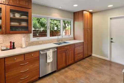 Kitchen - 2521 Ardath Ct, La Jolla, CA 92037 photo 6 of 9