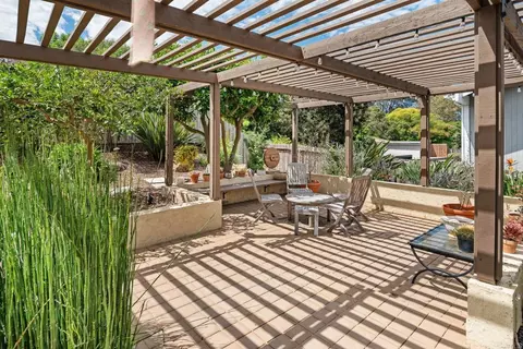 Exterior - 2521 Ardath Ct, La Jolla, CA 92037 photo 7 of 16