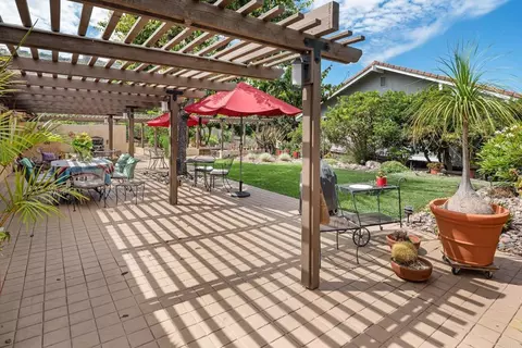 Exterior - 2521 Ardath Ct, La Jolla, CA 92037 photo 12 of 16