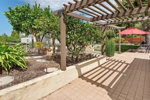 Exterior - 2521 Ardath Ct, La Jolla, CA 92037 photo 8 of 16