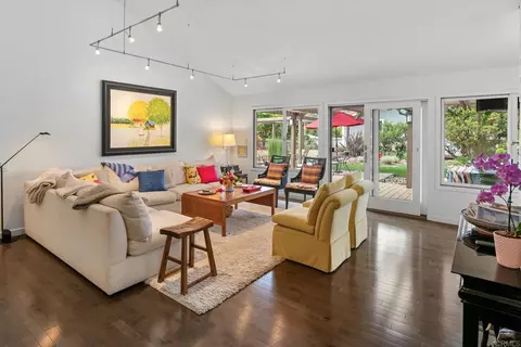 Living - 2521 Ardath Ct, La Jolla, CA 92037 photo 2 of 4
