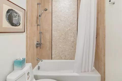 Bath - 2521 Ardath Ct, La Jolla, CA 92037 photo 5 of 6