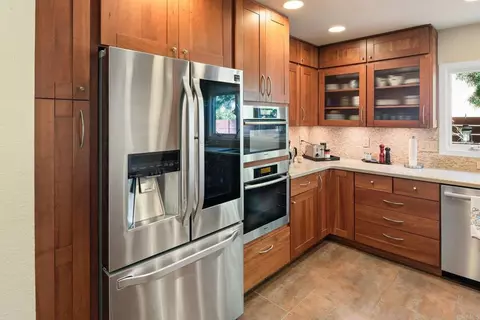 Kitchen - 2521 Ardath Ct, La Jolla, CA 92037 photo 4 of 9