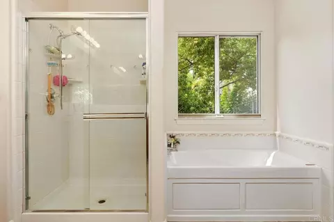 Bath - 1773 Green Briar, Fallbrook, CA 92028 photo 4 of 4